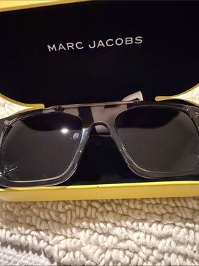 Marc Jacobs Sunglasses with Yellow Hard Sunglasses Case